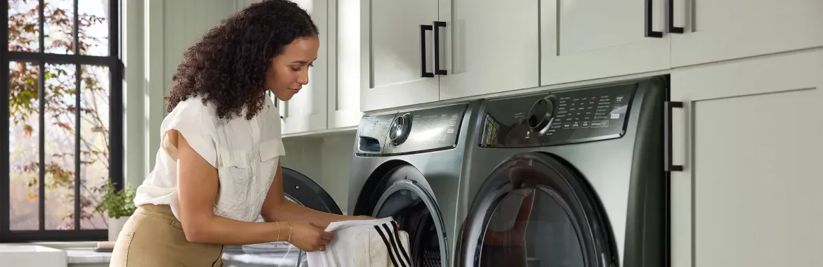 electrolux-front-load-washer-woman-doing-laundry-hero.